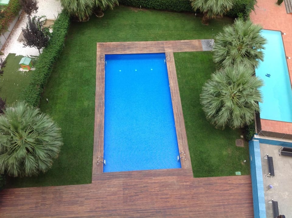 Bird's eye view, Swimming pool