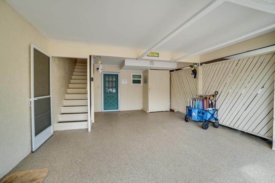 Cozy Condo less than 3 min walk to White Sandy Beaches House in Holmes Beach