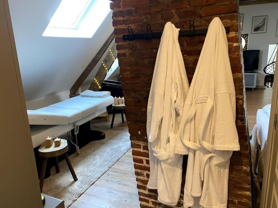 Loft Romantique - Balnéo - Billard - Massage Apartment in Hauts-de-France