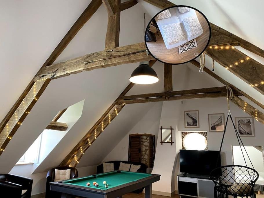 Loft Romantique - Balnéo - Billard - Massage Apartment in Hauts-de-France