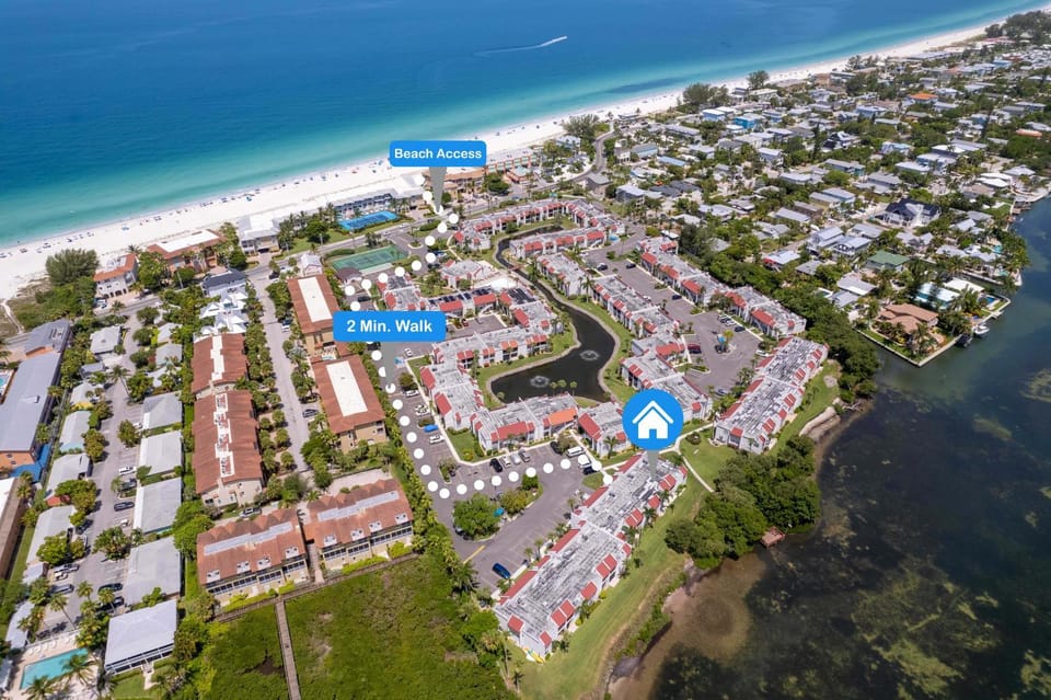 Run to the sun with amazing bay views House in Bradenton Beach