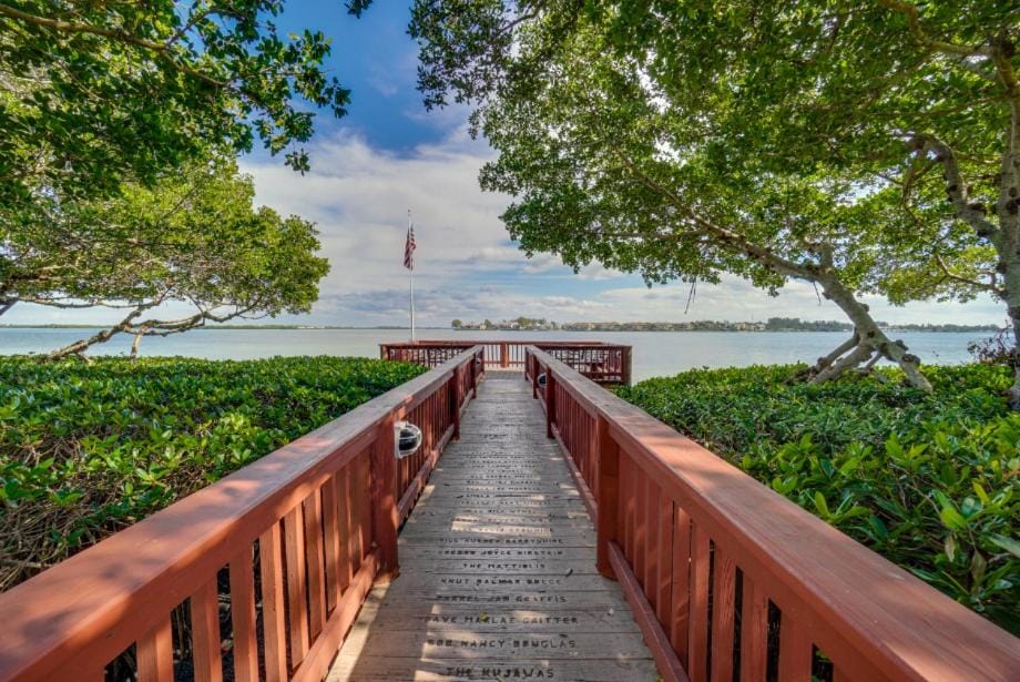 Run to the sun with amazing bay views House in Bradenton Beach