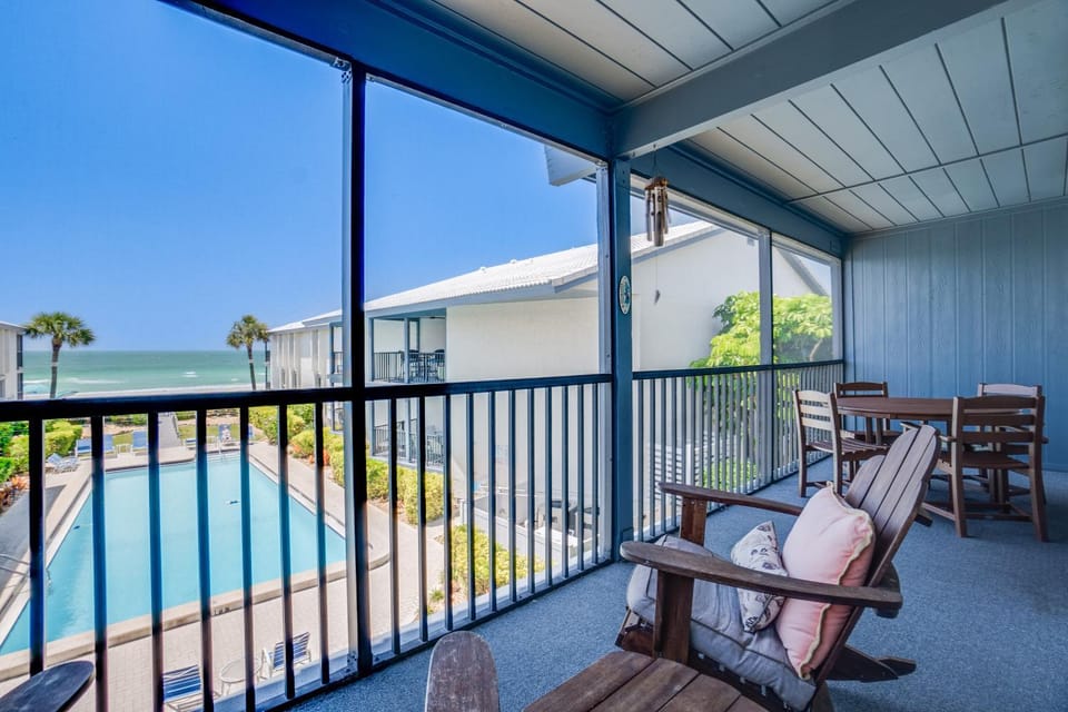 Beach Front Condo Sea View Play at Gulf Place House in Holmes Beach