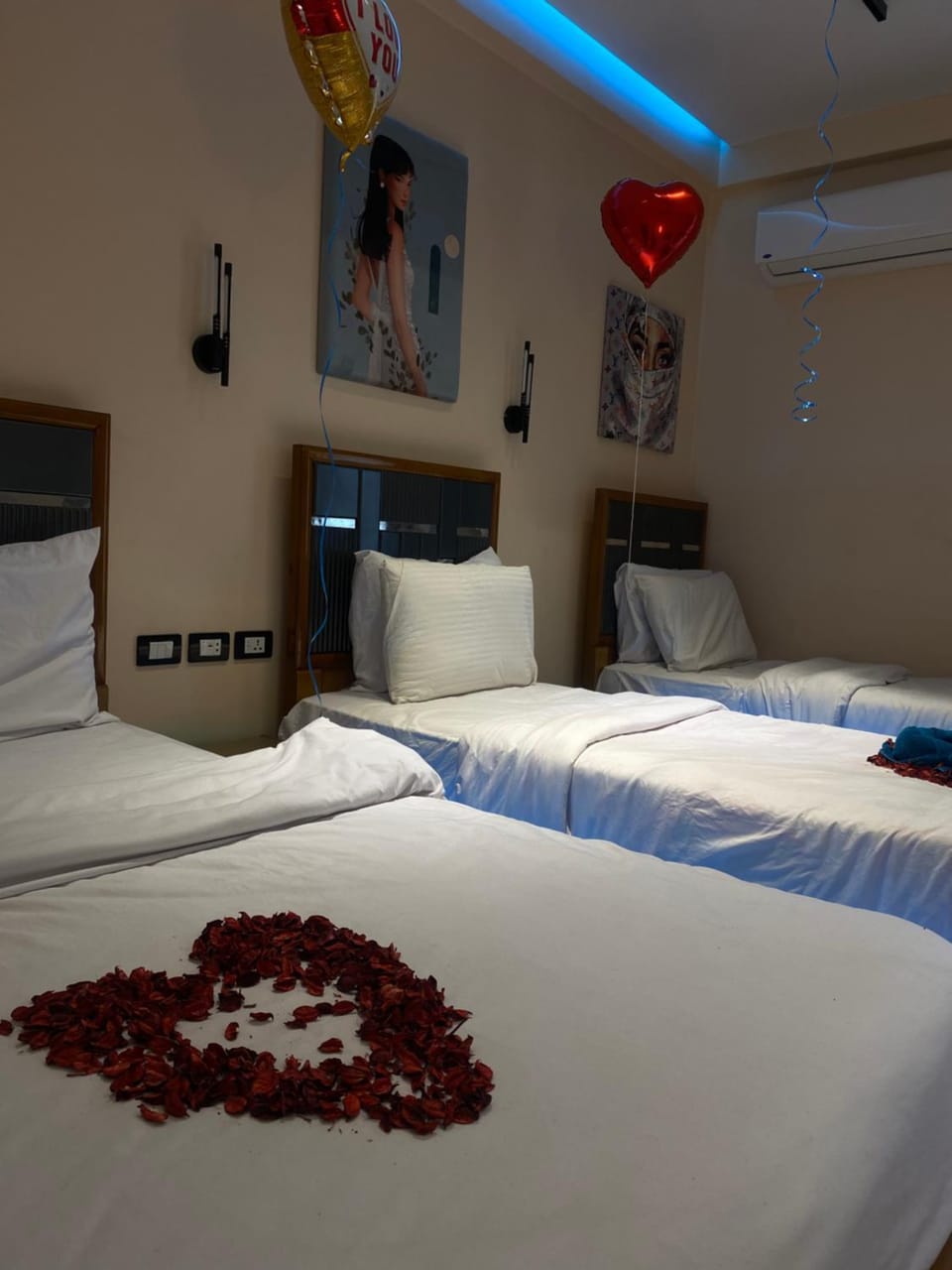 Bed, Photo of the whole room, Bedroom, air conditioner