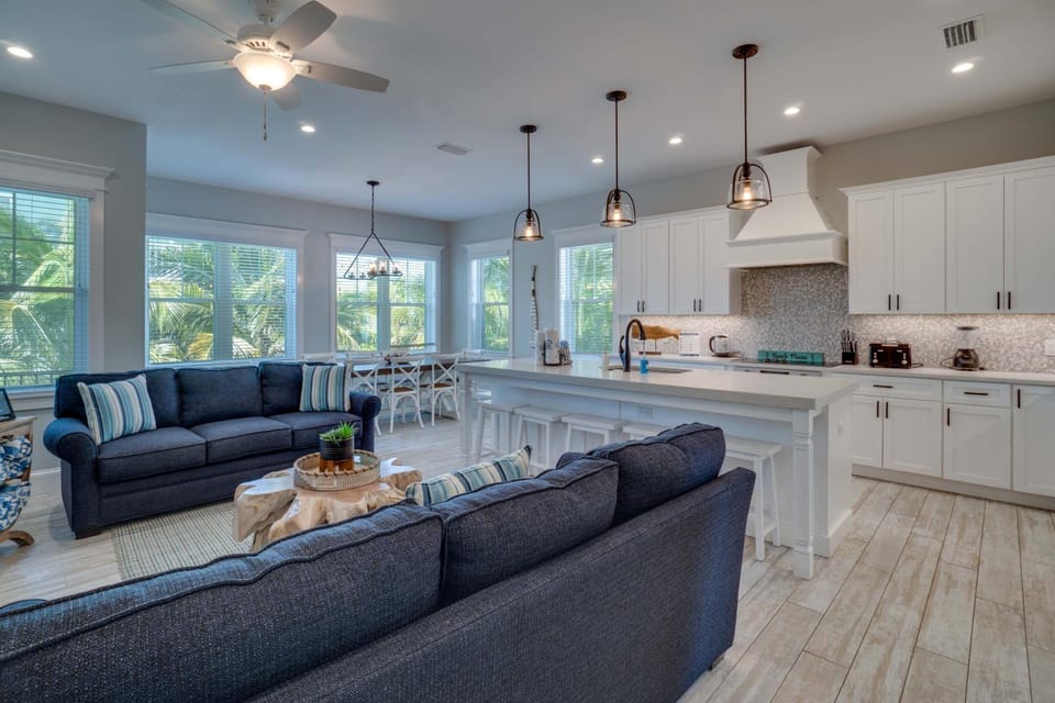 Golf Cart included, private home and only steps to the beach House in Holmes Beach