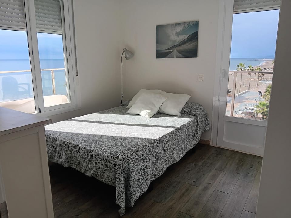 Bed, Photo of the whole room, Bedroom, Sea view