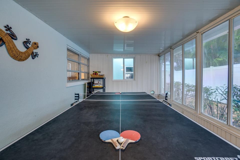 Large Pet Friendly Home just steps from White Sandy Beach House in Holmes Beach