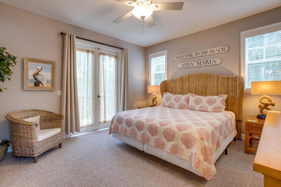 By the Beach with Heated Pool! House in Holmes Beach