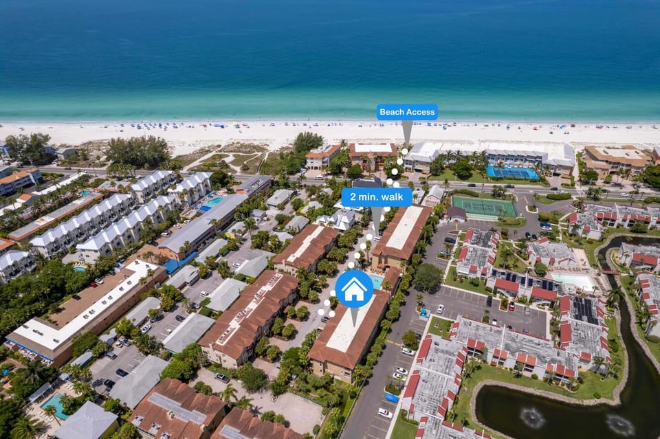 Large Condo just steps from Beach or Bay Views House in Bradenton Beach