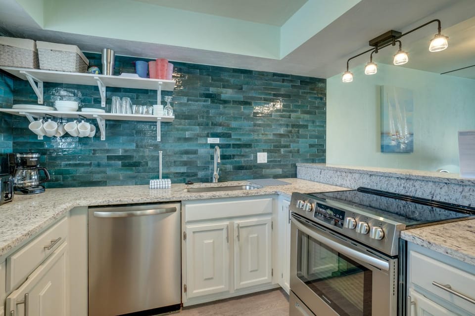Beautiful Location, only steps to the white sandy beaches or heated pool House in Bradenton Beach