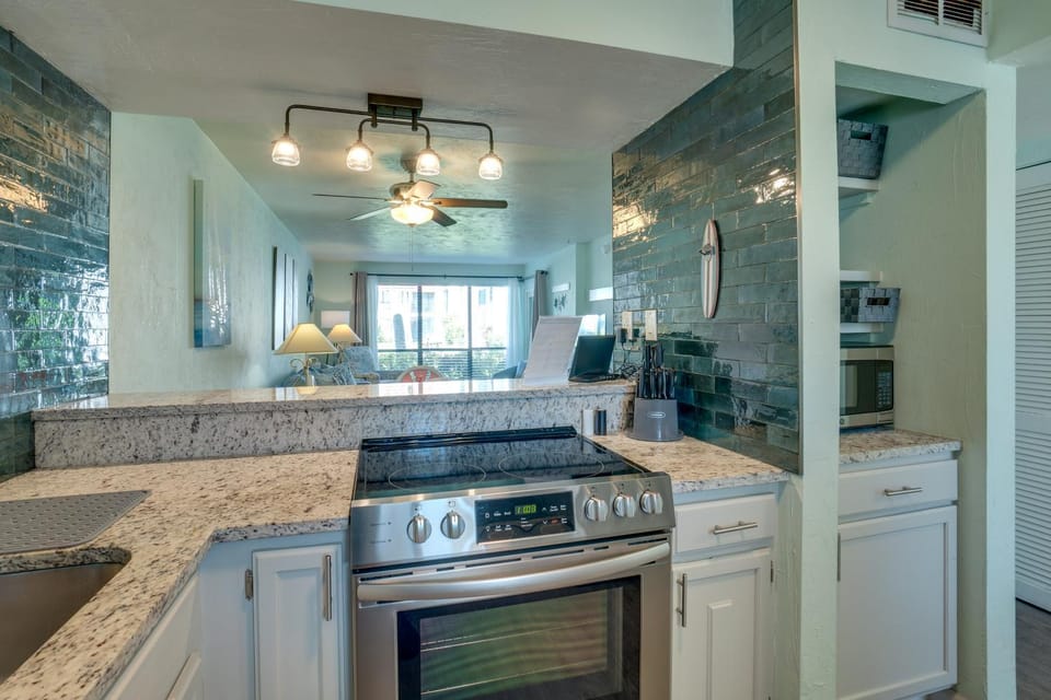 Beautiful Location, only steps to the white sandy beaches or heated pool House in Bradenton Beach