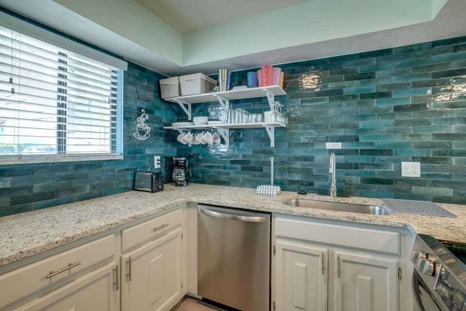 Beautiful Location, only steps to the white sandy beaches or heated pool House in Bradenton Beach