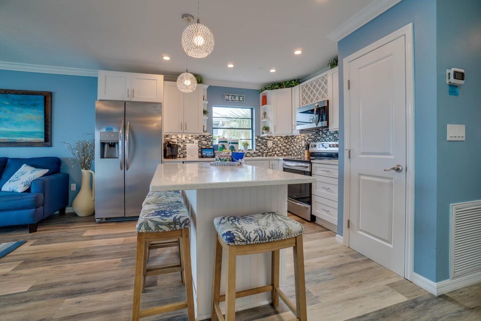 Perfect Beach Getaway with Bay Views & Boat Dock & Trailer Parking House in Bradenton Beach