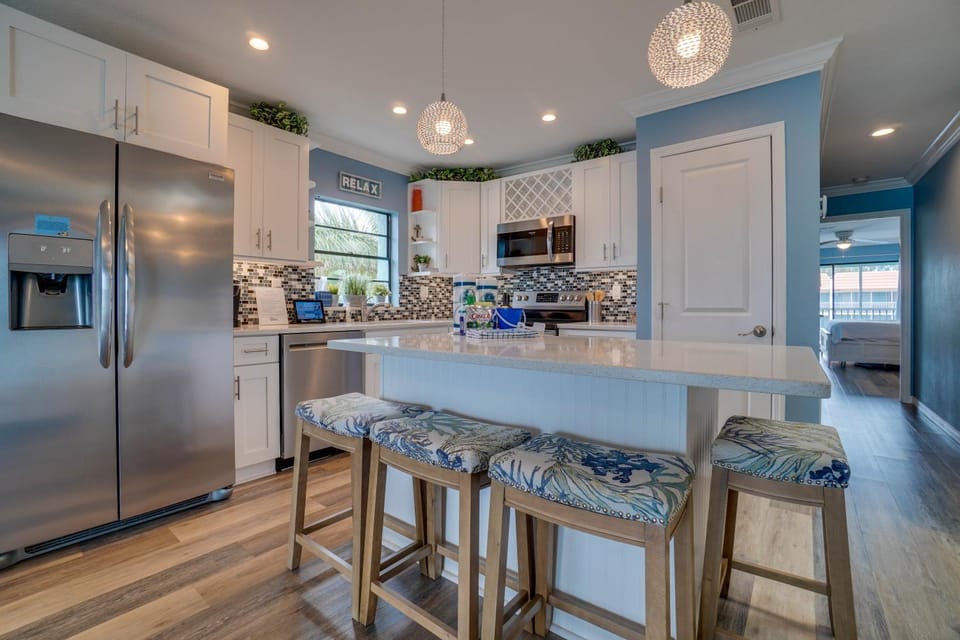 Perfect Beach Getaway with Bay Views & Boat Dock & Trailer Parking House in Bradenton Beach