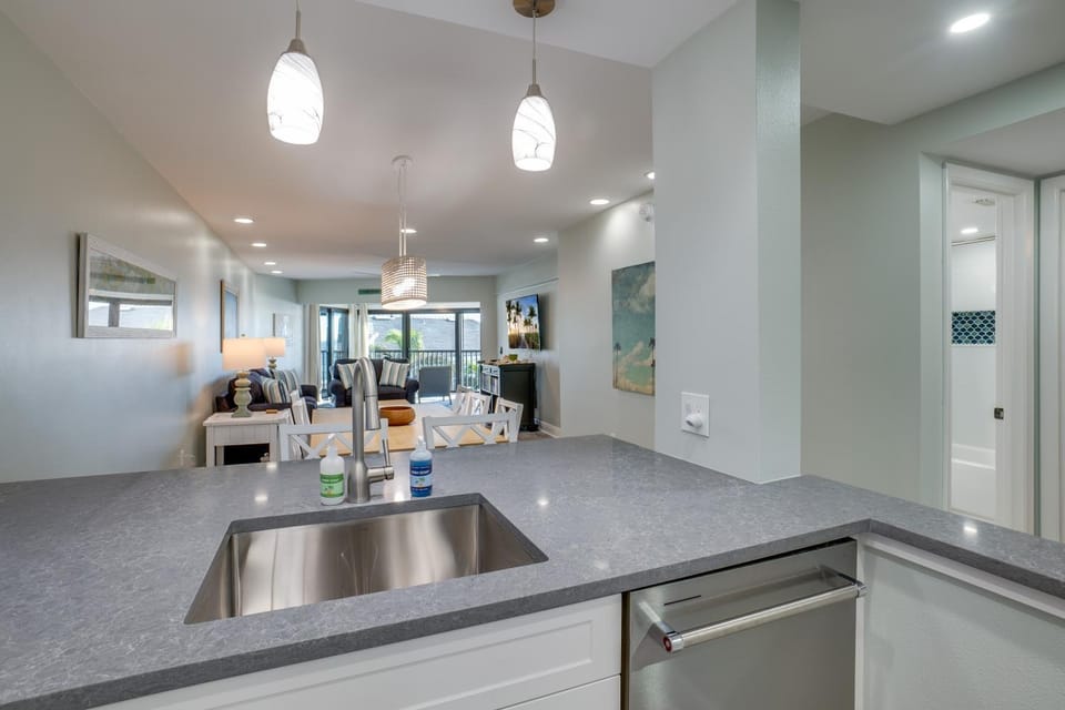 Perfect Beach Front Getaway House in Holmes Beach