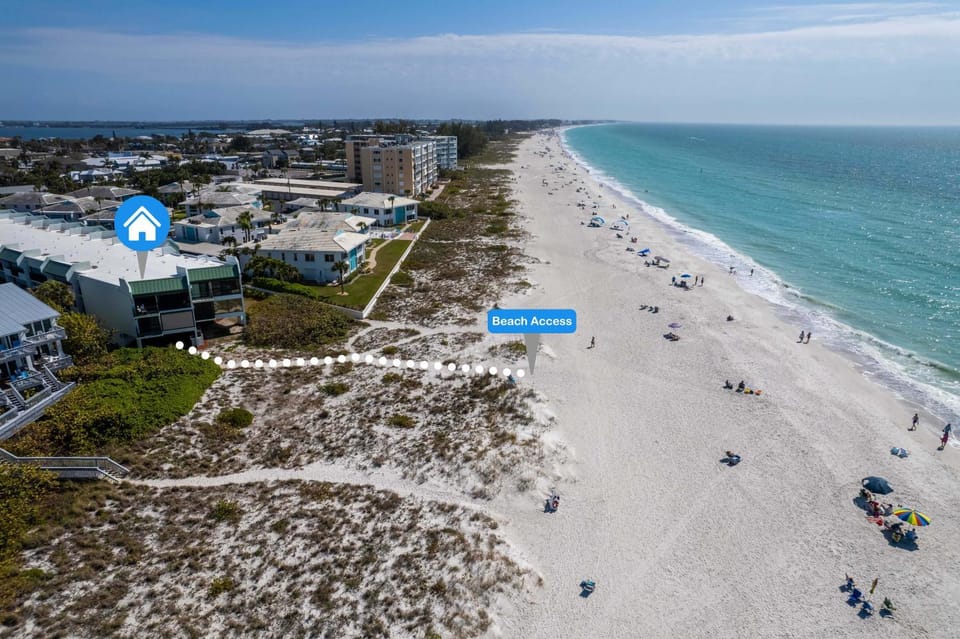Perfect Beach Front Getaway House in Holmes Beach
