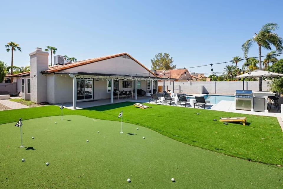 Bohemian Resort-Pool, Spa, Golf, Bar, BBQ, &Games! House in Phoenix