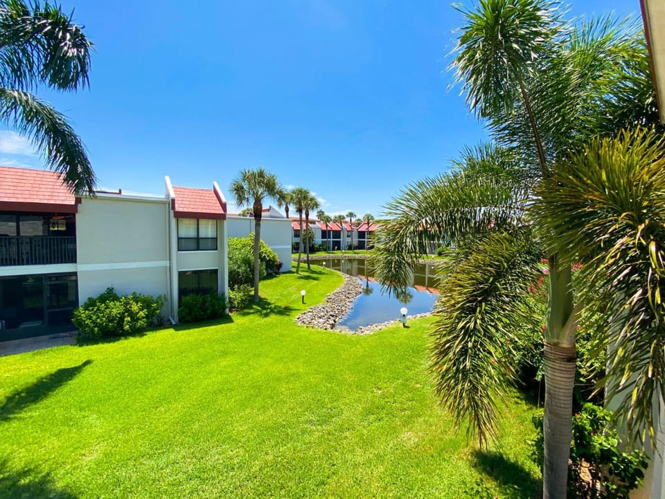 Come escape from it all and enjoy some Sweet Freedom at Runaway Bay House in Bradenton Beach