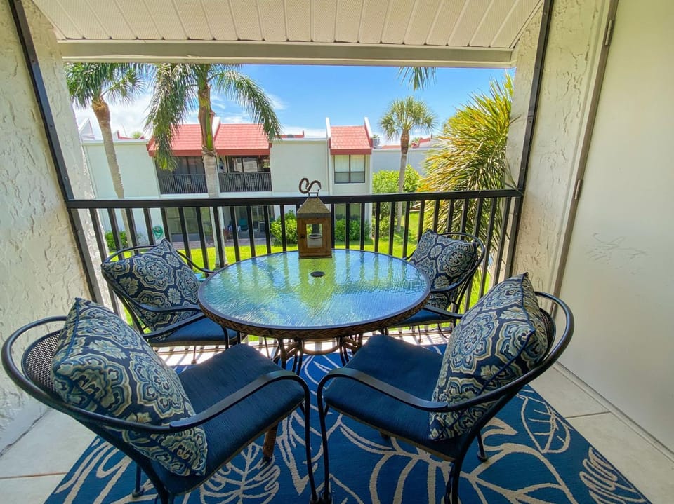 Come escape from it all and enjoy some Sweet Freedom at Runaway Bay House in Bradenton Beach