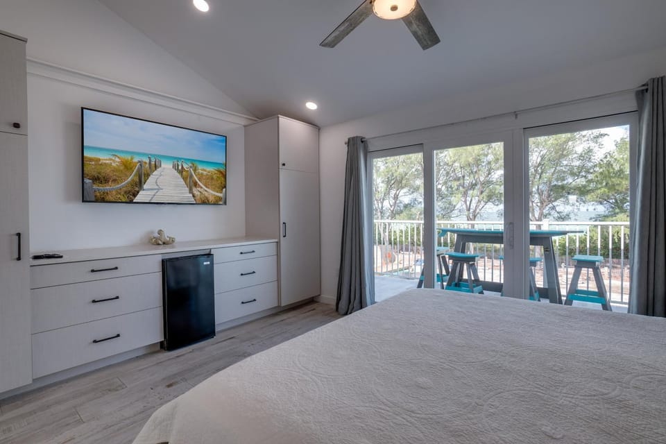 Amazing Beach Views while you relax balconies House in Bradenton Beach