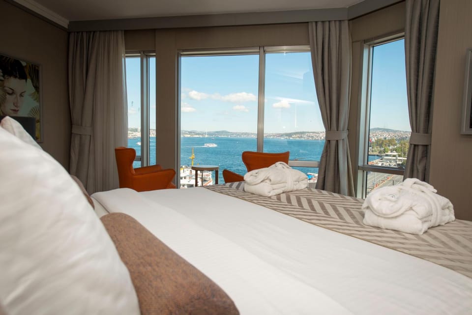 Bed, Sea view