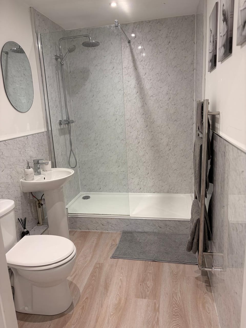 Shower, Toilet, Bathroom, towels