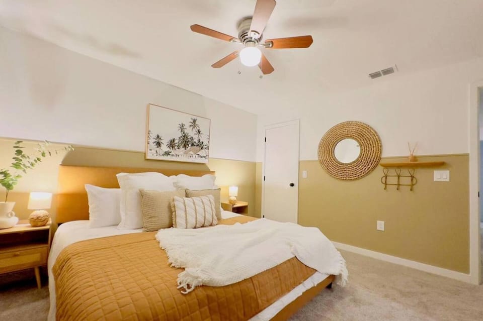 Modern 3BR3BA Home - EV Charger Available House in Four Corners