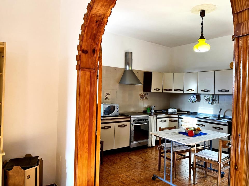 Kitchen or kitchenette, Dining area, stove, kitchen