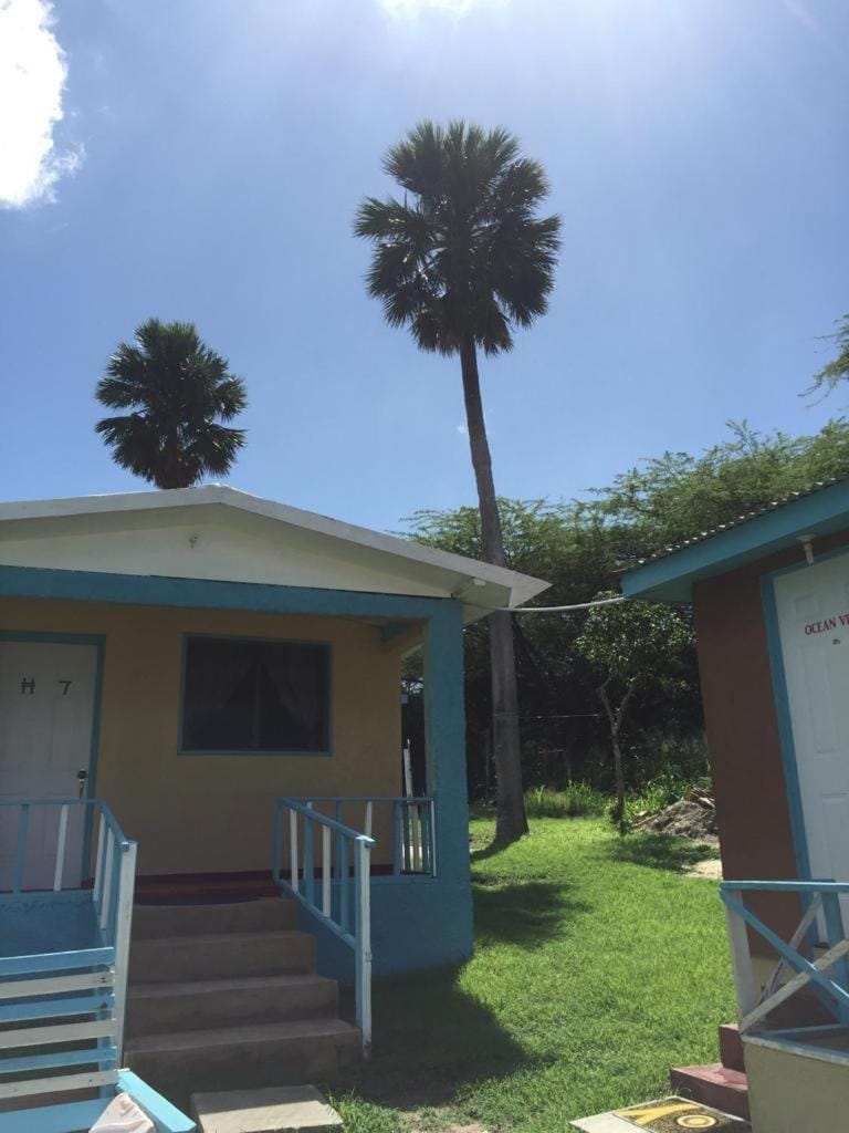 Waikiki Guest House Bed and Breakfast in Treasure Beach