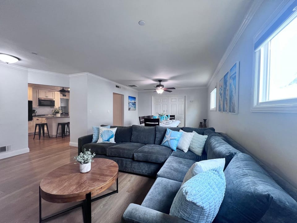 Destination #13 House in Garden Grove
