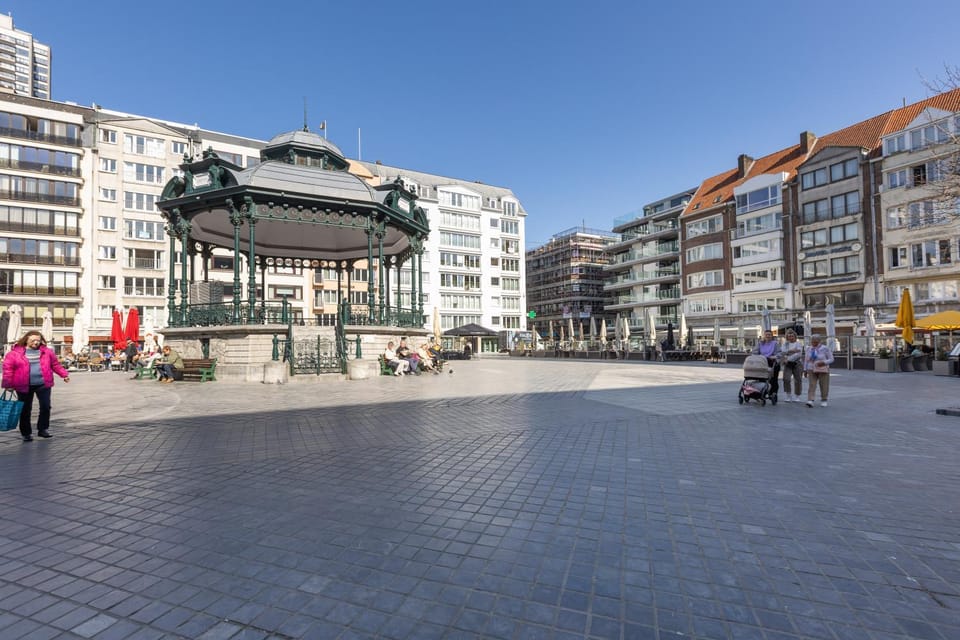 Property building, Day