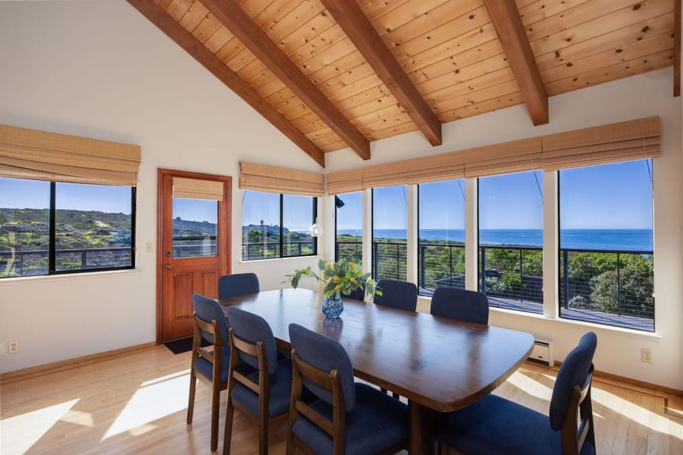 Unmatched Ocean Beach and Mountain Views Family-Friendly Retreat House in Moss Beach