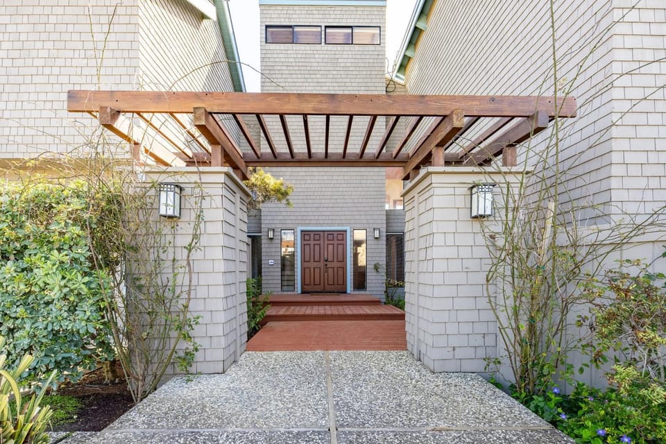 Unmatched Ocean Beach and Mountain Views Family-Friendly Retreat House in Moss Beach