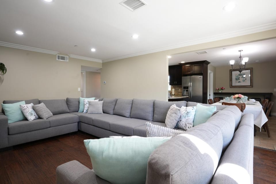 Destination #05 House in Anaheim