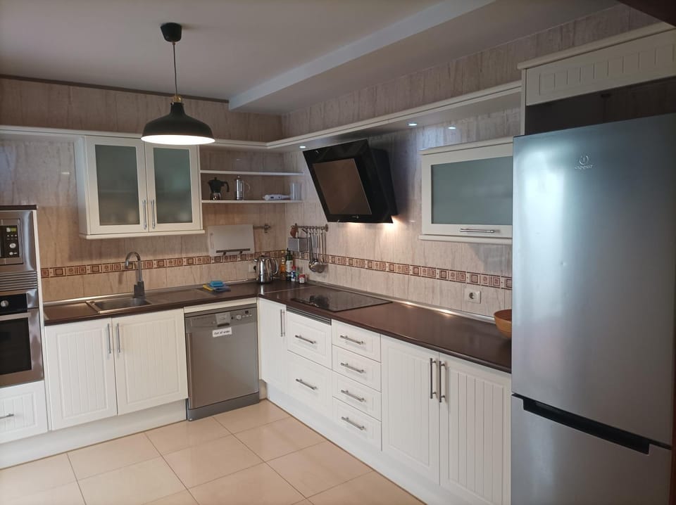 Kitchen or kitchenette, minibar, pet friendly, stove