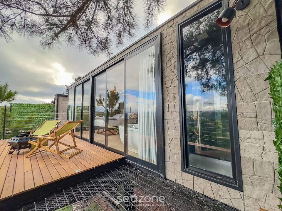 Off site, Balcony/Terrace