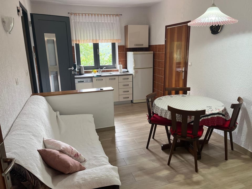 Elena relax for 4, hike and bike Apartment in Istria County