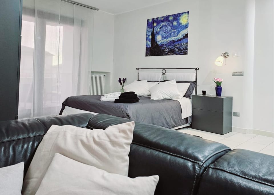 Bed, Photo of the whole room
