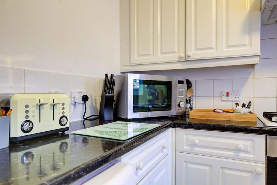 Kitchen or kitchenette, dishwasher, minibar, toaster
