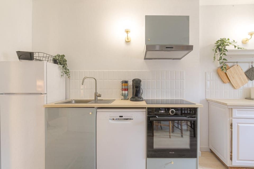 dishwasher, pet friendly, stove, washing machine, kitchen