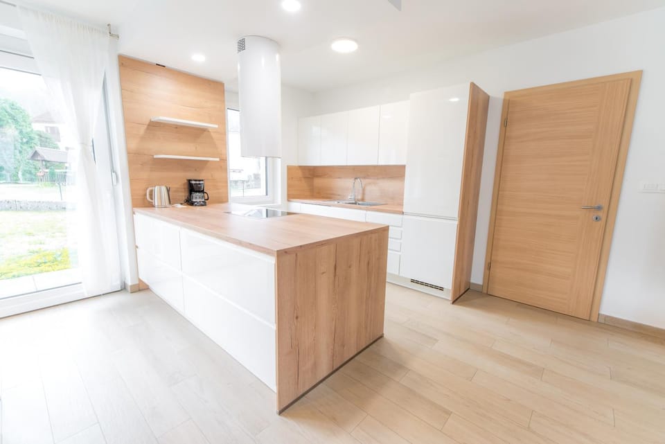 Kitchen or kitchenette, pet friendly, stove