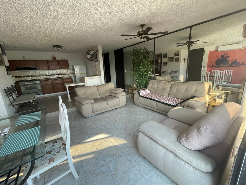 Costera, depa hasta 9 personas con vista al mar, alberca, terraza y aire acondicionado Apartment in Acapulco