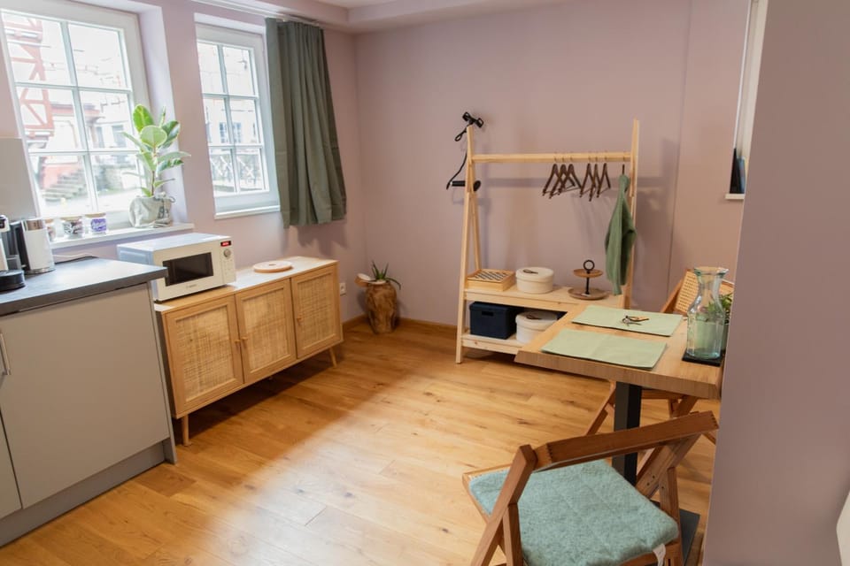 Kitchen or kitchenette, Seating area, Dining area