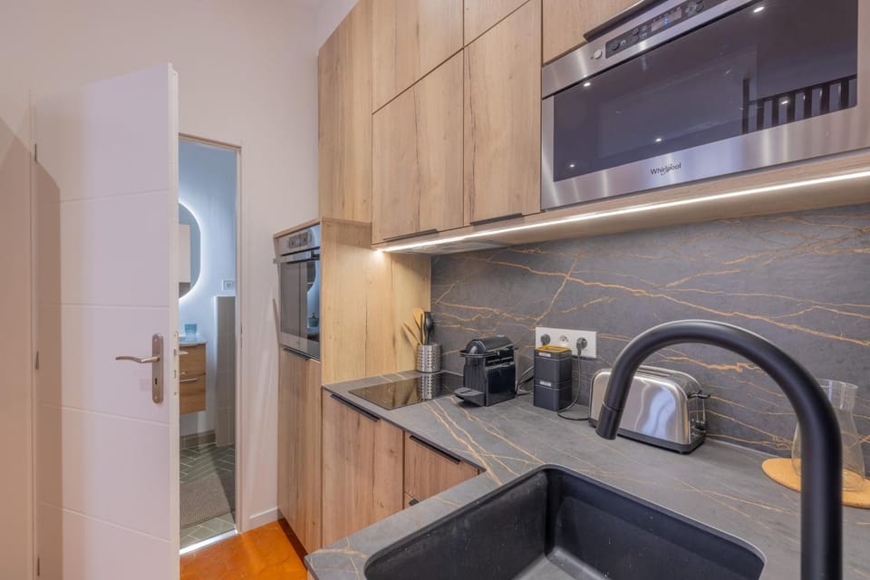 Kitchen or kitchenette