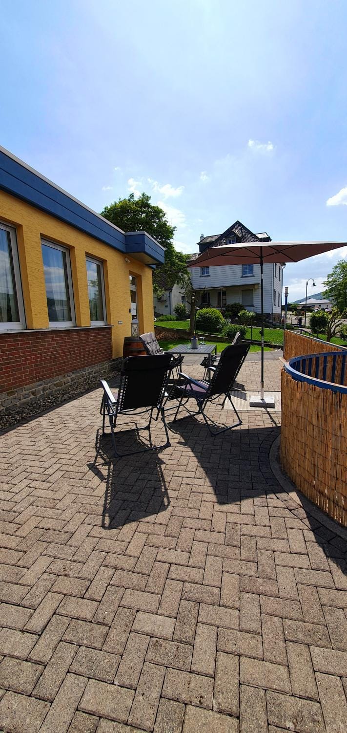 Property building, Balcony/Terrace, sunbed