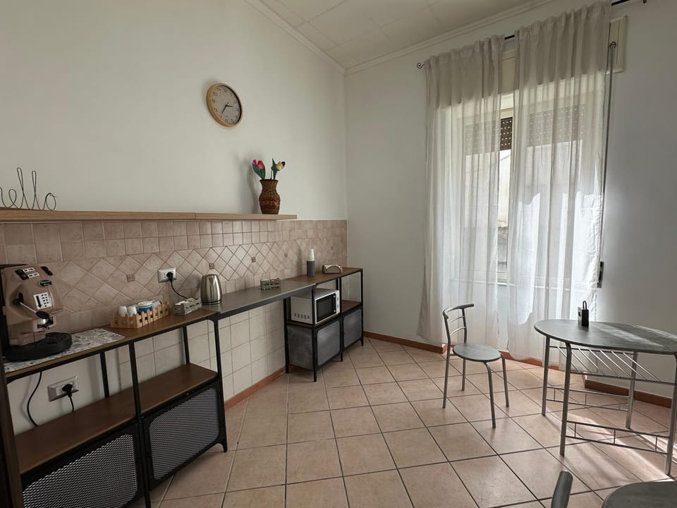Coffee/tea facilities, Dining area, minibar