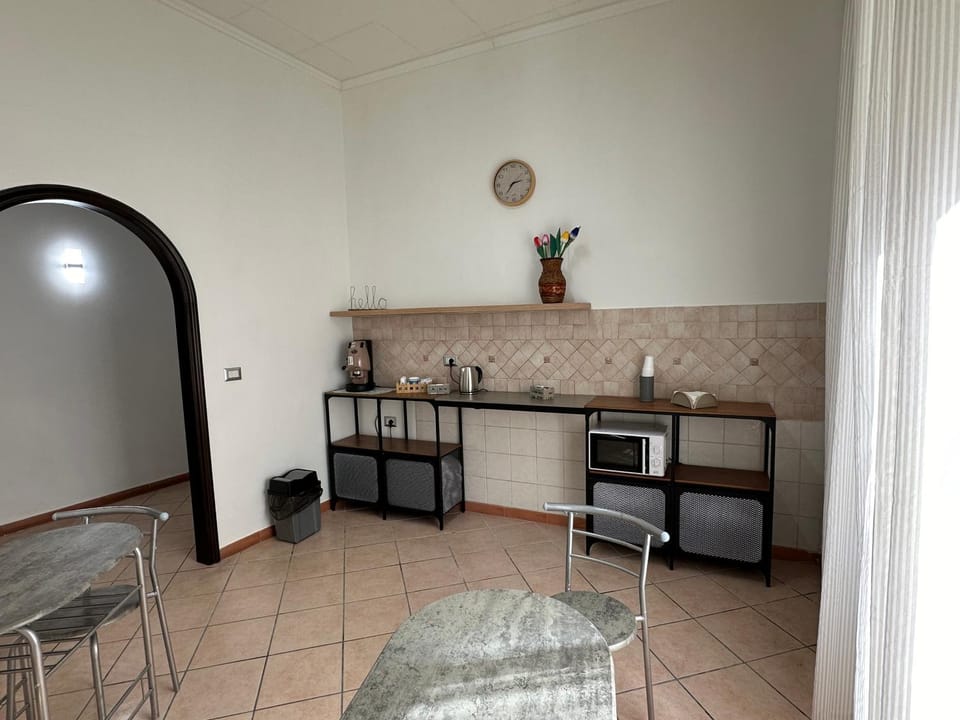 Coffee/tea facilities, Seating area, Dining area, minibar