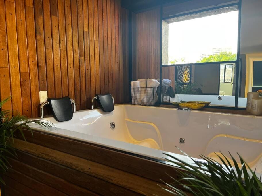 Hot Tub, Bath