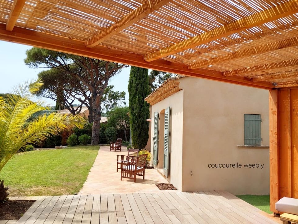villacoucourelle saintemaximecom quiet near beach & center with sea and garden views Villa in Sainte-Maxime