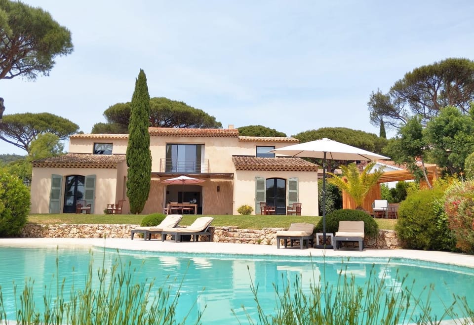 villacoucourelle saintemaximecom quiet near beach & center with sea and garden views Villa in Sainte-Maxime